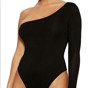 Naked Wardrobe Side Piece Black Bodysuit! One Sleeve/Form Fitting Top 🔥